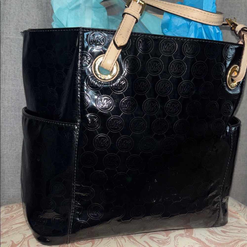 Michael Kors Jet Set Large Signature Logo Patent Leather tote 3 compartments